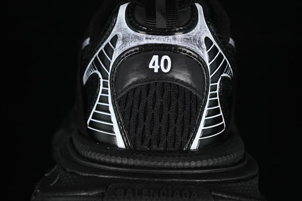 Rear view of the sneaker showing the heel design and size 40 marking.