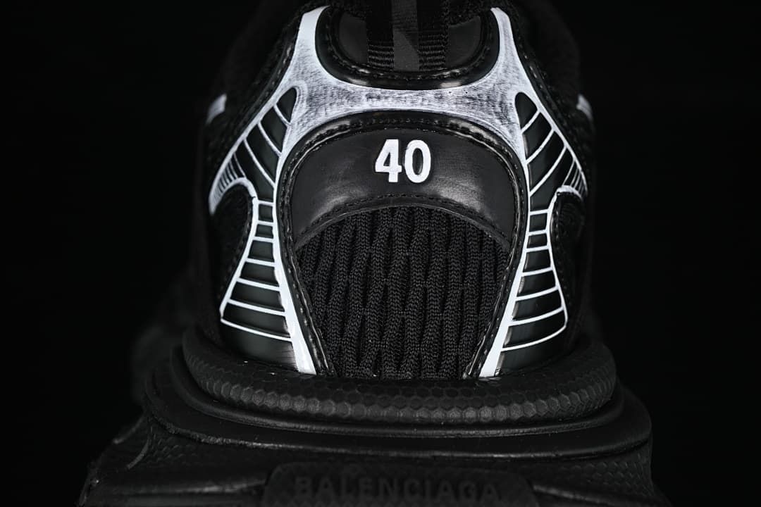 Rear view of the sneaker showing the heel design and size 40 marking.