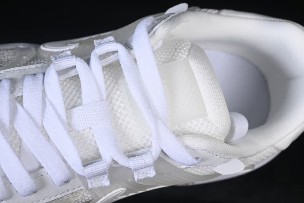Top view of the padded collar and lace area
