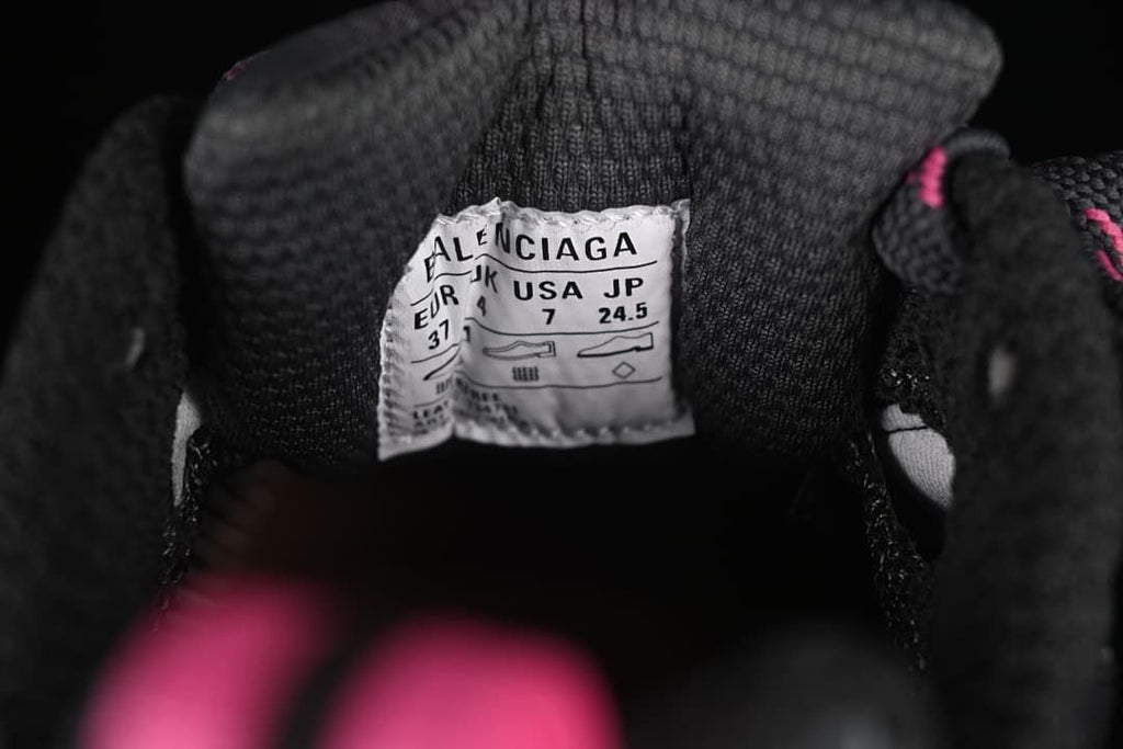 Close-up of the sneaker tongue size label.