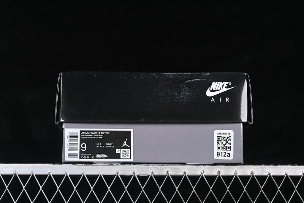 Shoebox label showing Air Jordan 11 Retro and a men’s size 9 sample.