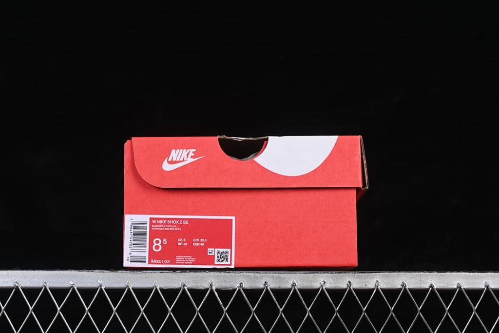 Red Nike shoe box with a label showing style code IM6051-001 and sample size EU 40.