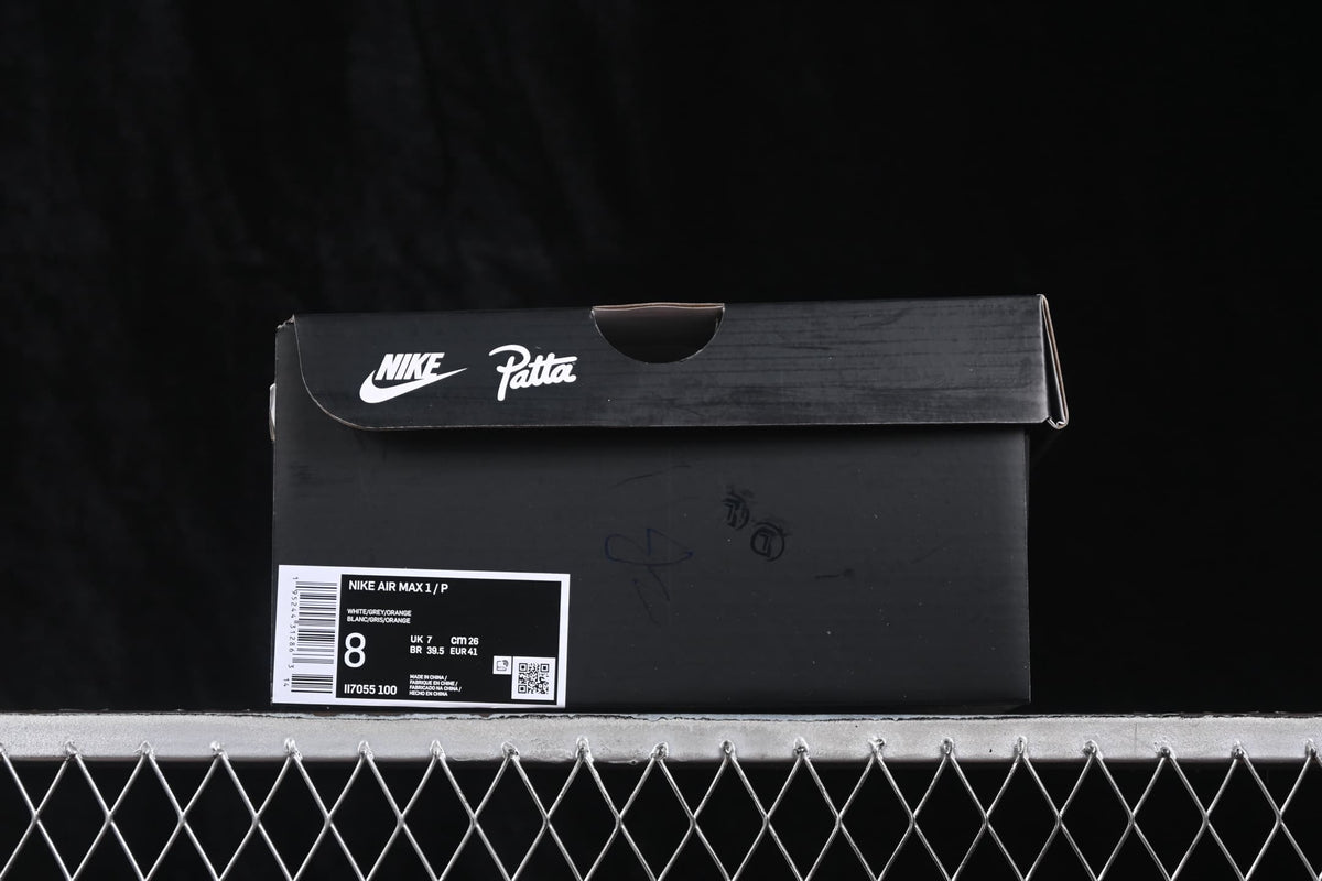 Black shoebox with Nike and Patta branding and a product label showing II7055-100, US 8, UK 7, BR 39.5, CM 26, and EU 41.