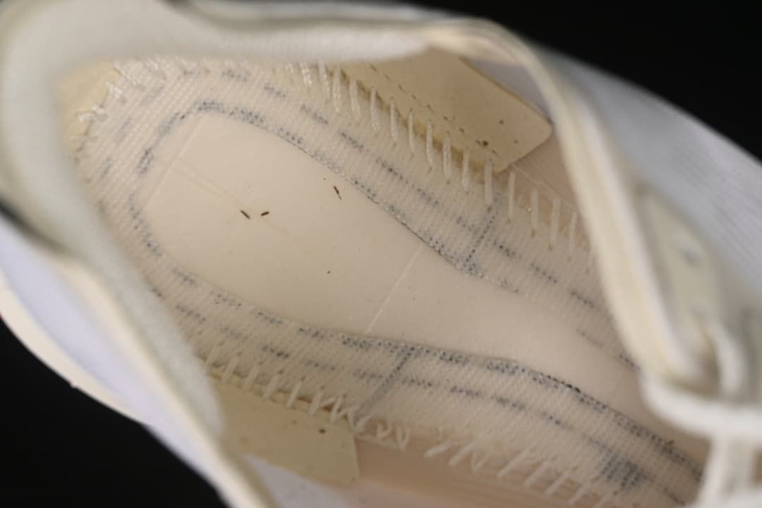 Interior construction detail of the shoe