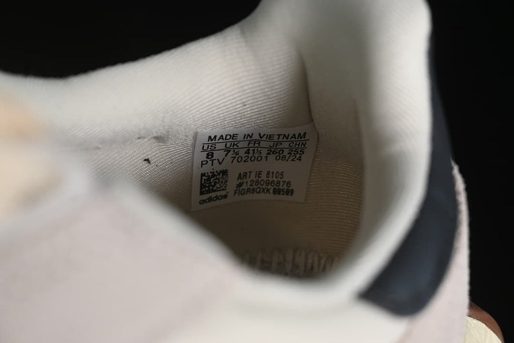 Close-up of the shoe size and model label inside the collar.