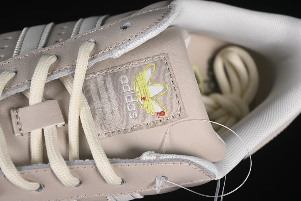 Close-up of the tongue label and cream-colored laces.