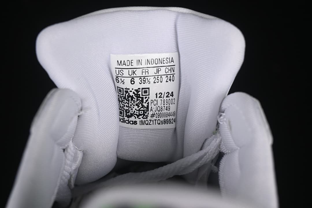 Sneaker tongue size label showing US 6.5, UK 6, FR 39 1/3, JP 250, and CHN 240
