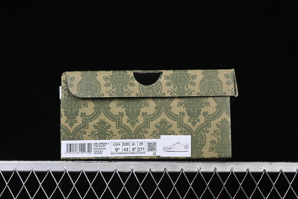 Sneaker box label showing the Air Jordan 1 Low OG SP name and EU 43
