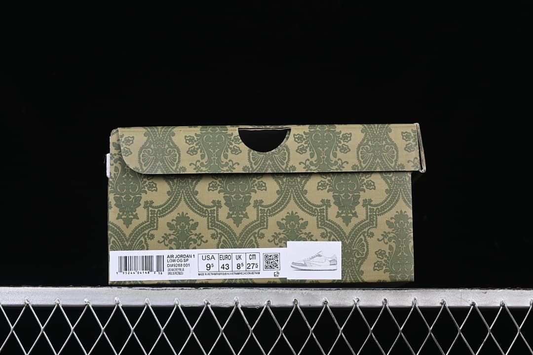 Sneaker box label showing the Air Jordan 1 Low OG SP name and EU 43