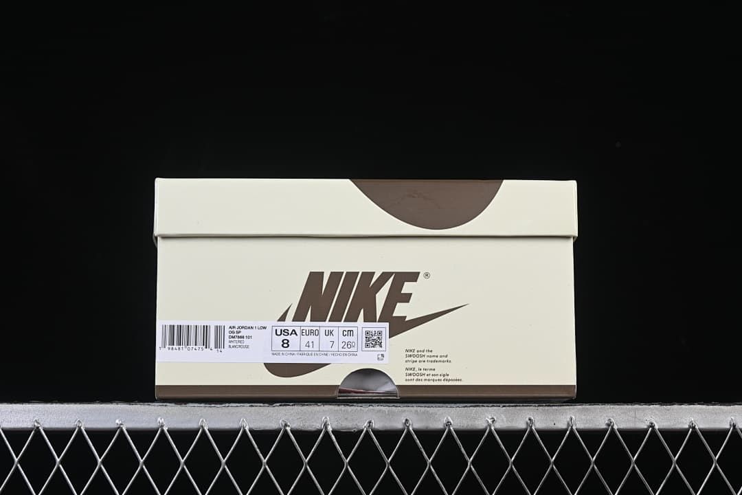 Sneaker box label identifying Air Jordan 1 Low OG and showing size markings