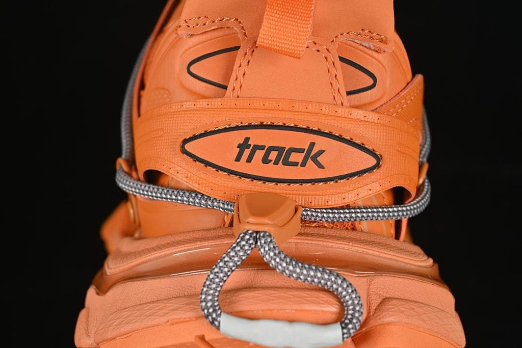 Close-up of the orange heel strap marked track