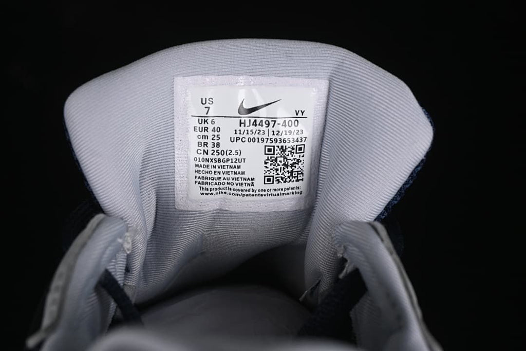 Tongue size label showing EU 40 and style code HJ4497-400