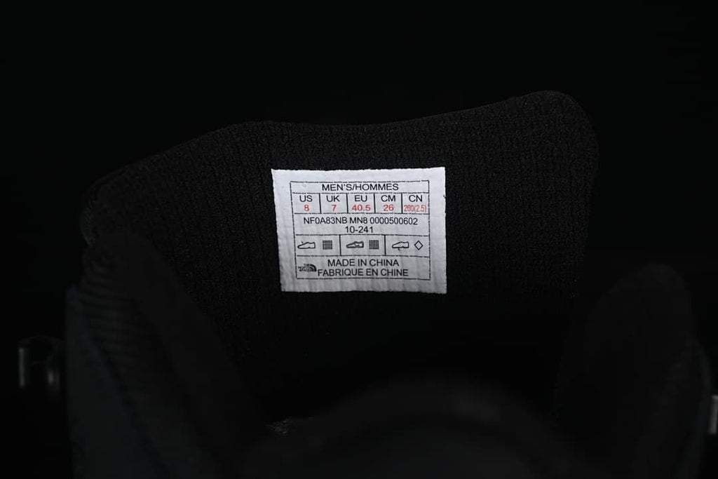 Inside label showing men's US 8, UK 7, EU 40.5, CM 26 and CN 260/2.5.