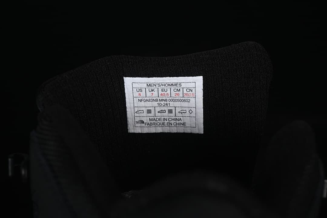 Inside label showing men's US 8, UK 7, EU 40.5, CM 26 and CN 260/2.5.