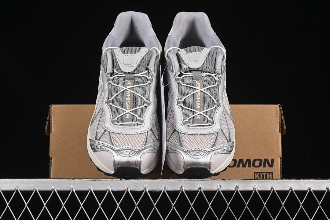 Pair of sneakers viewed from the front on a box.