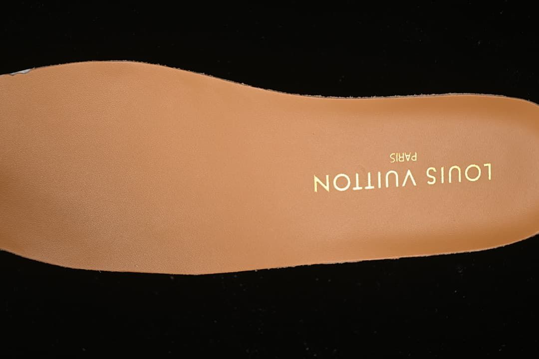 Brown footbed with Louis Vuitton Paris lettering