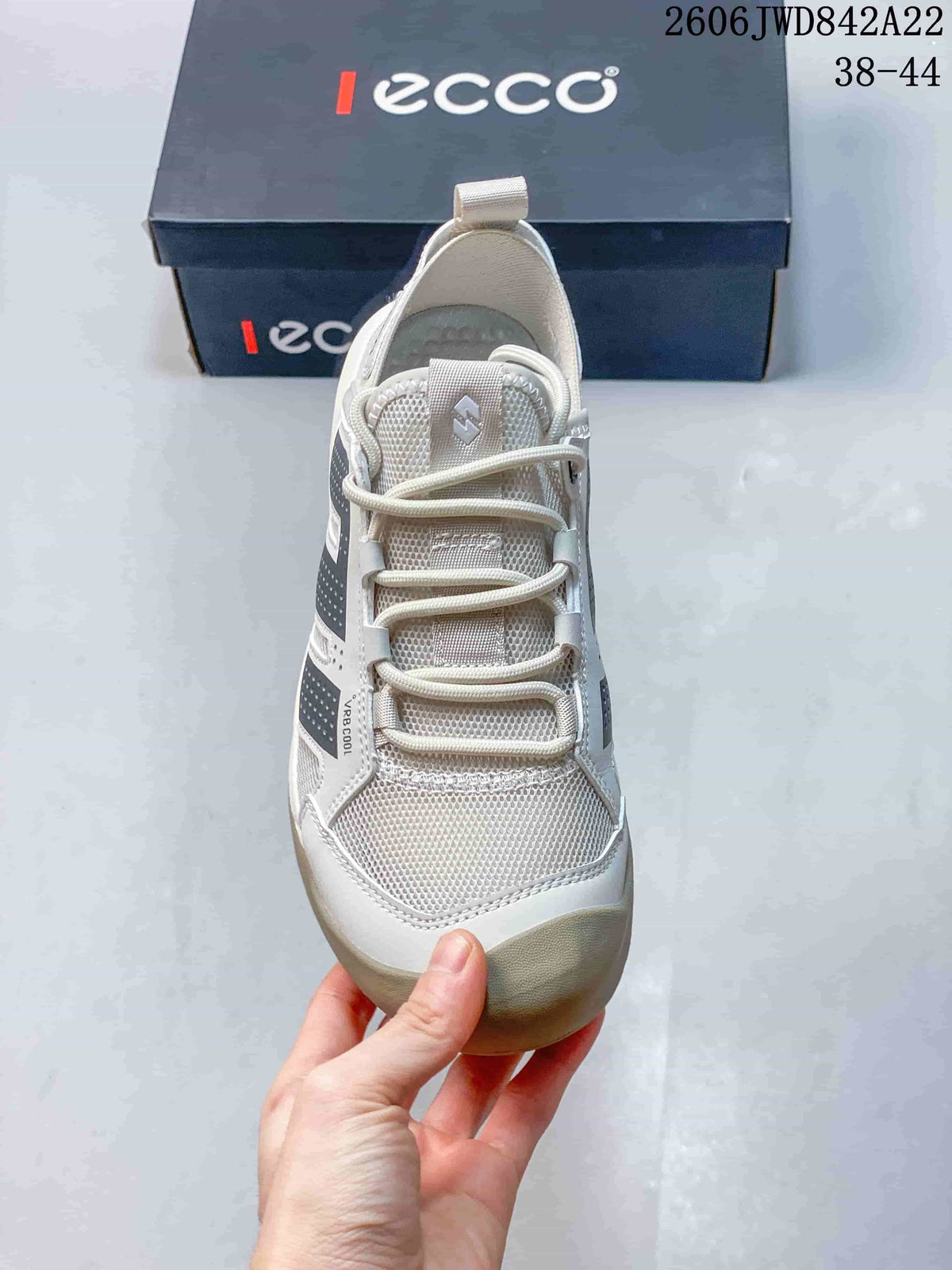 Front view showing the mesh-style toe, laces and contrasting toe overlay.