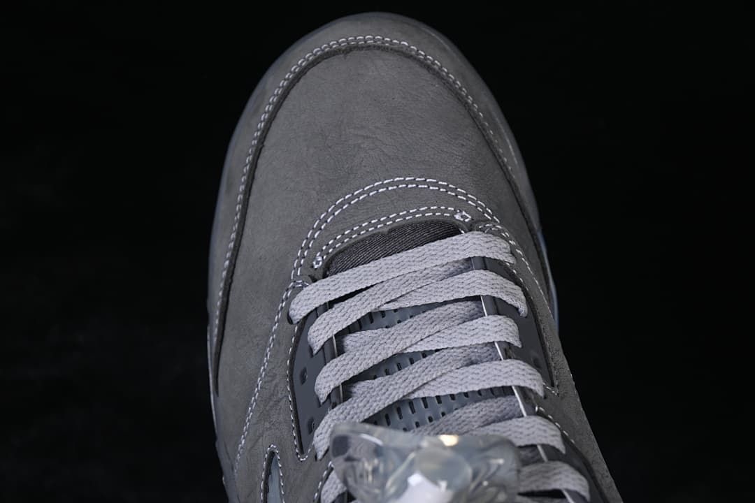 Top view of the lacing and toe area