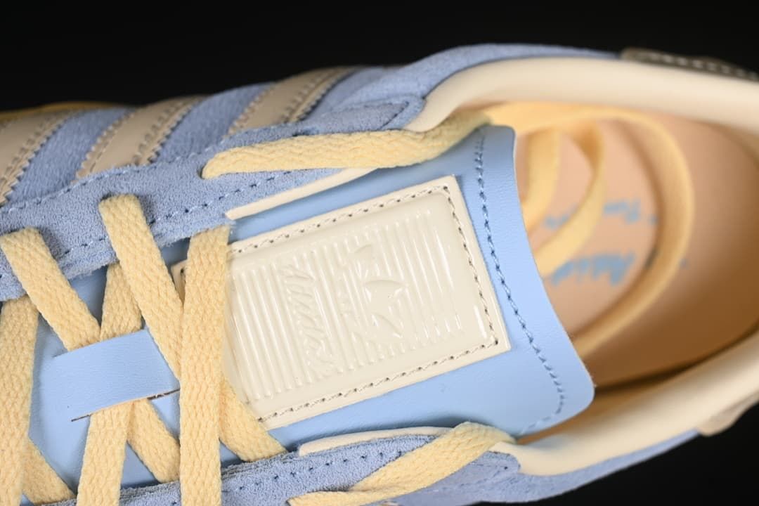 Close-up of the tongue label and cream laces