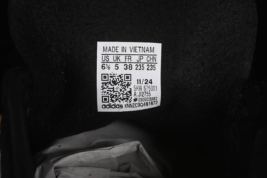 Shoe size label showing UK 5, FR 38, JP 235 and model code JI2755.