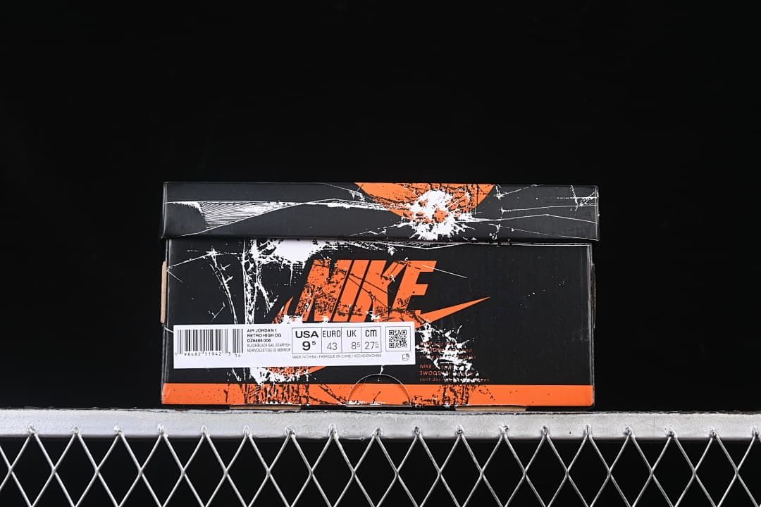 Shoebox label showing Air Jordan 1 Retro High OG and sample size markings