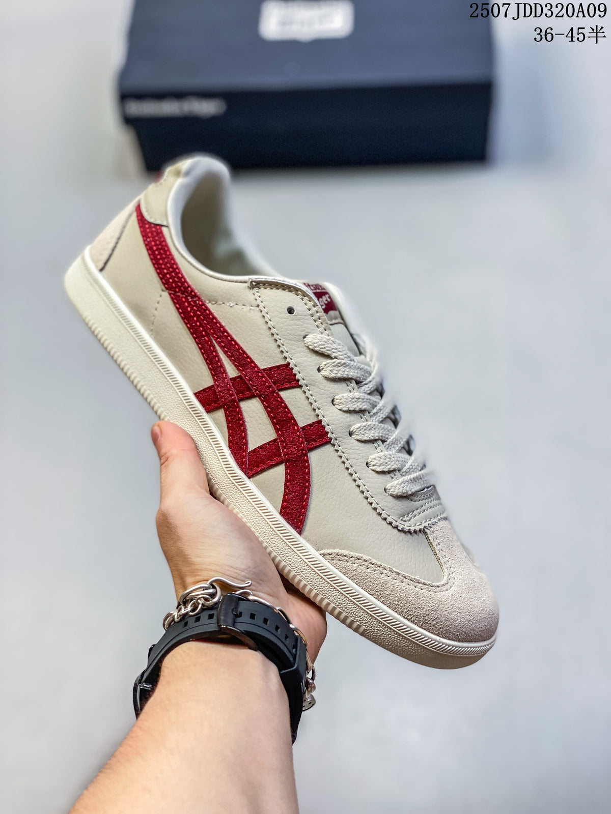 Cream Tokuten sneaker with red stripes and a light-colored outsole; image text shows sizes 36–45.5.