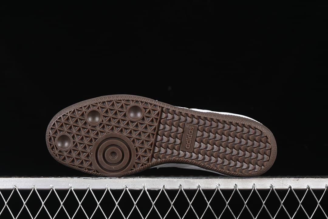 Underside showing the patterned dark gum outsole