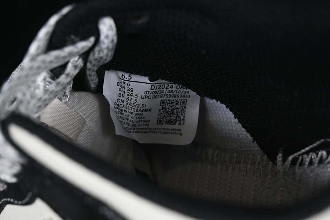 Interior size label showing EU size 39, with other size-system markings.