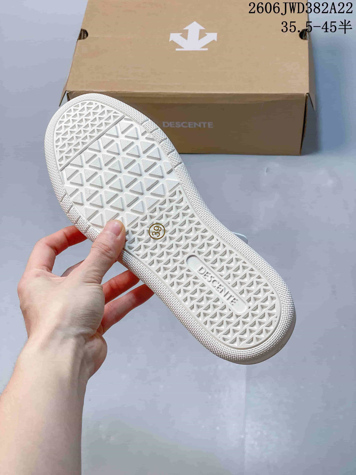 Close-up of the geometric tread pattern on the DESCENTE sneaker outsole