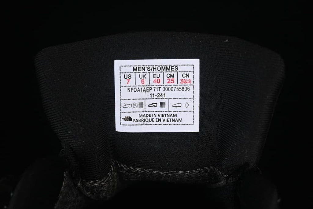 Tongue size label showing a men’s sample size of US 7, UK 6, EU 40, and 25 cm.