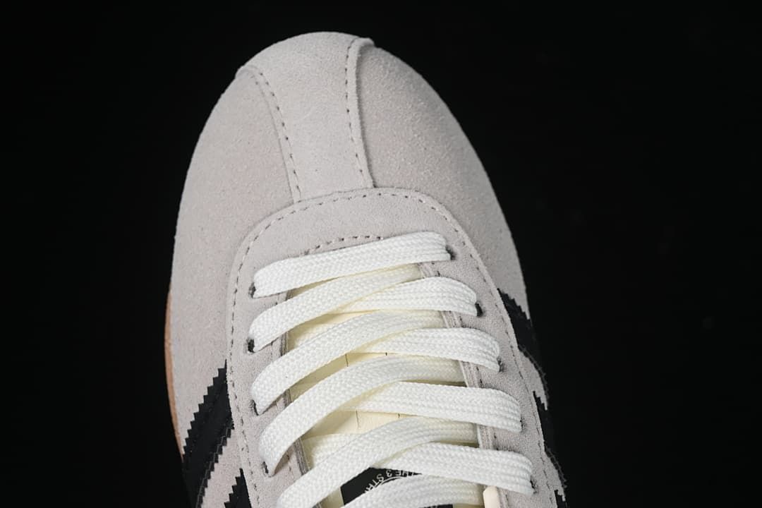 Top view of the sneaker's rounded toe and lacing