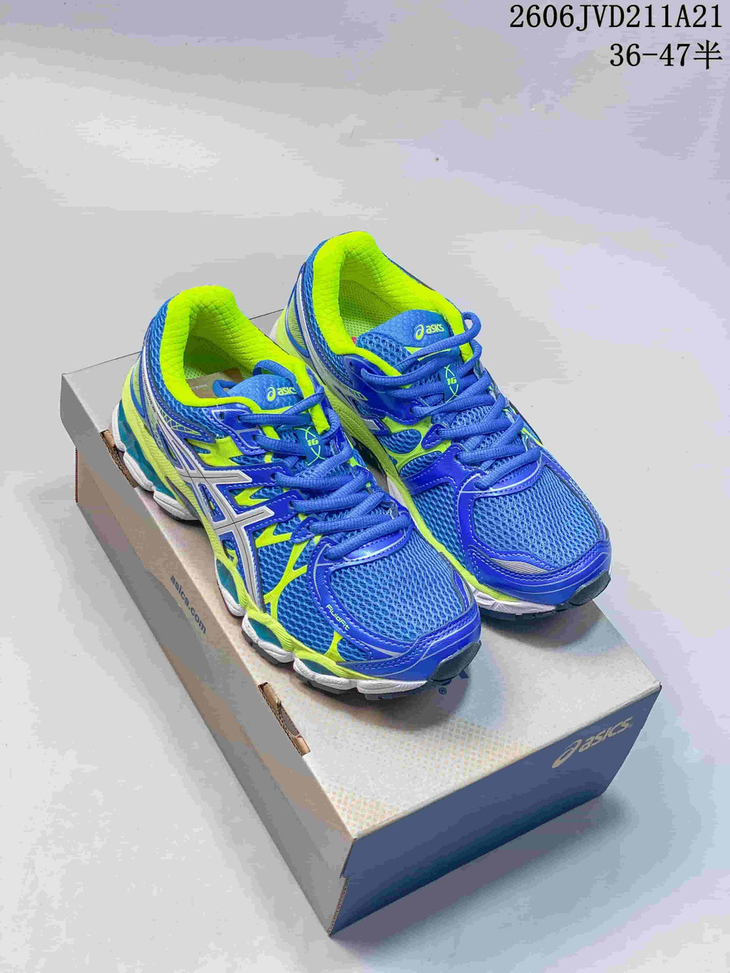 Pair of blue and lime mesh running shoes on a shoebox; image overlay states sizes 36–47.5.