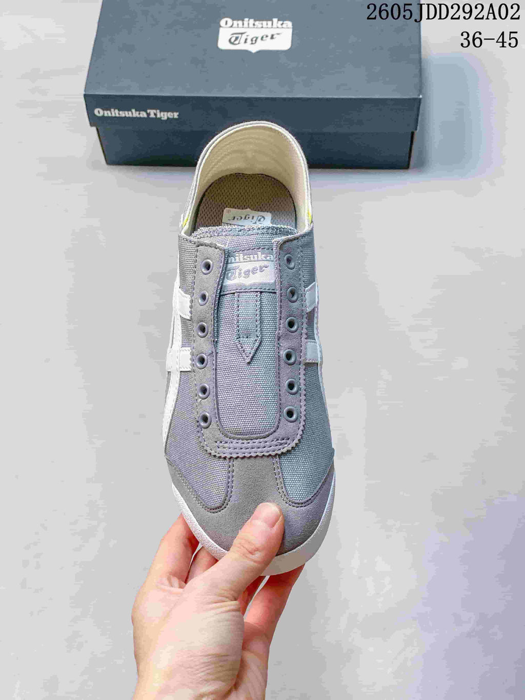 Top view of the lace-free front and gray upper