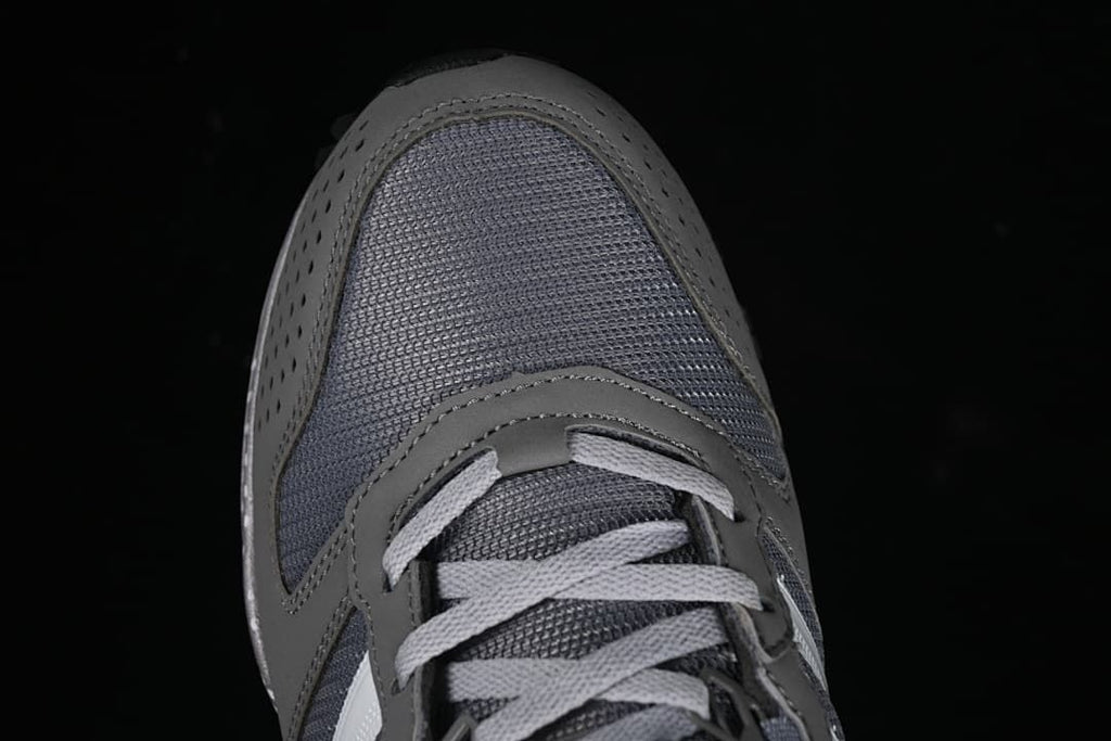 Top view of the mesh toe box and lace-up front
