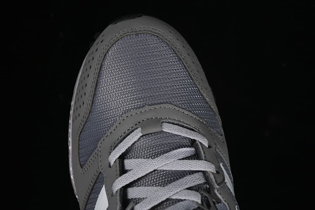 Top view of the mesh toe box and lace-up front
