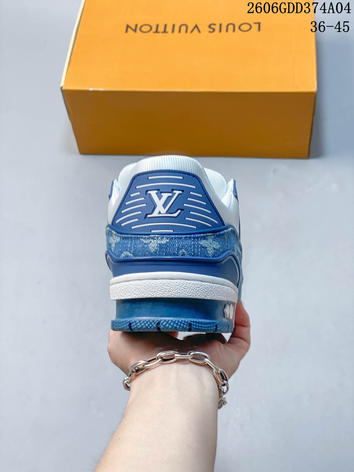 Rear view of the sneaker with blue heel detailing