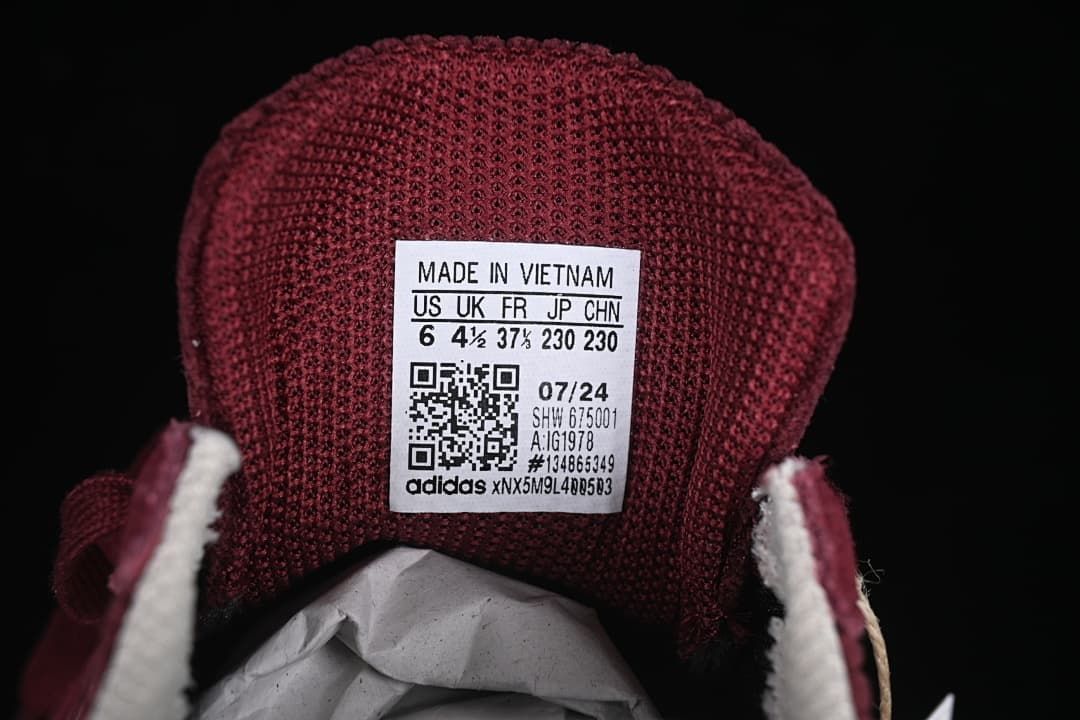 Tongue label showing a photographed sample's size information