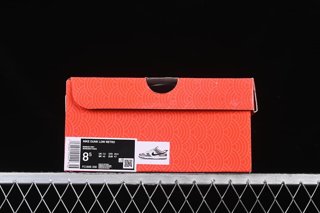 Shoebox label showing Nike Dunk Low Retro and a sample size