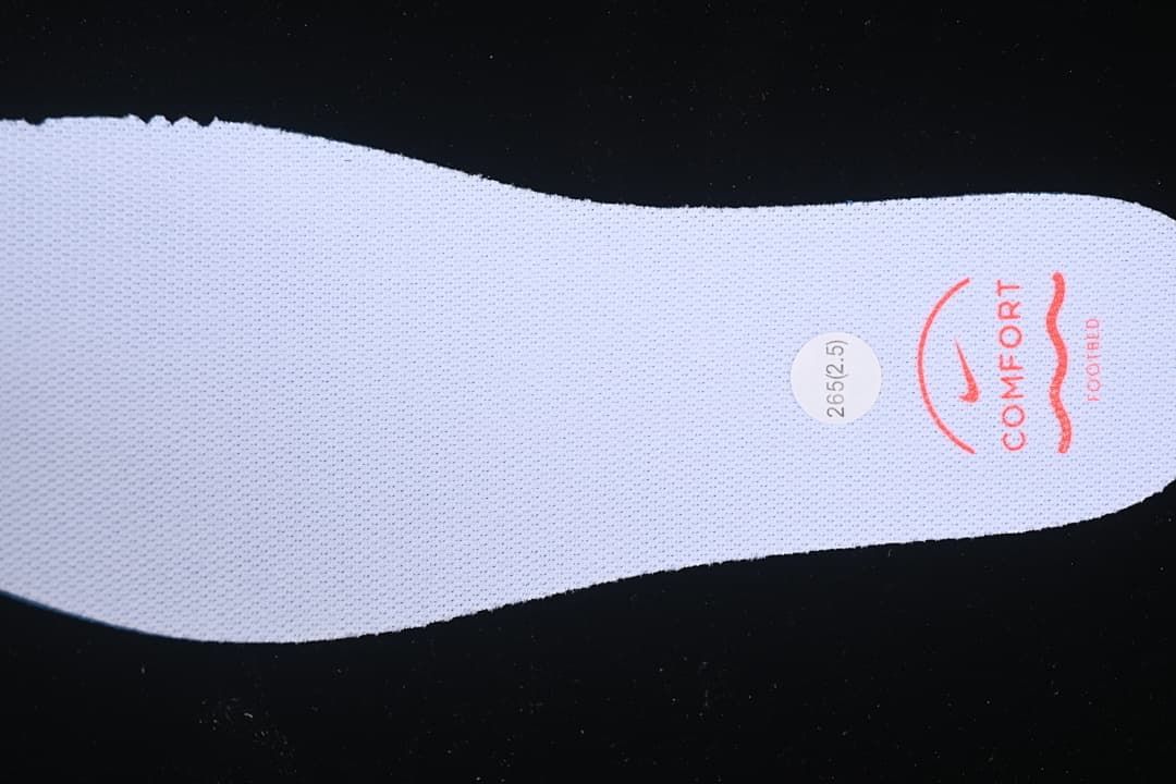 Close-up of the white shoe insole with a 265 (2.5) marking