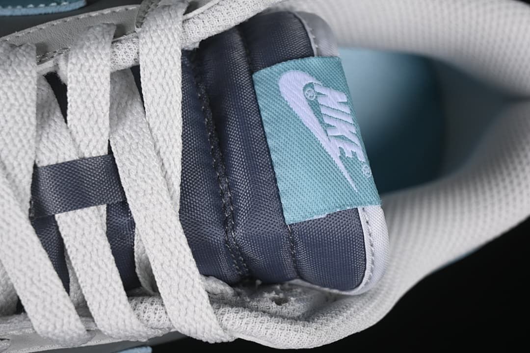 Close-up of tongue label, laces, and padded collar