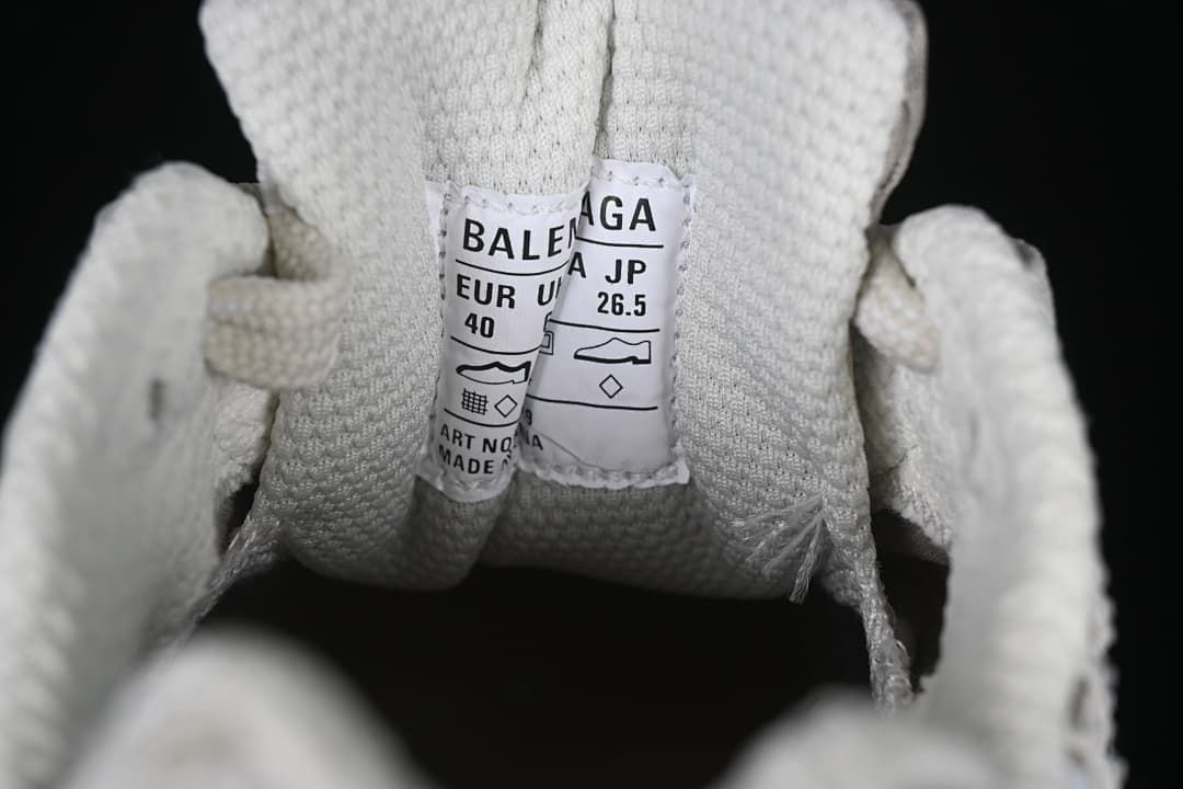 Close-up of the tongue size label showing EU 40 and JP 26.5