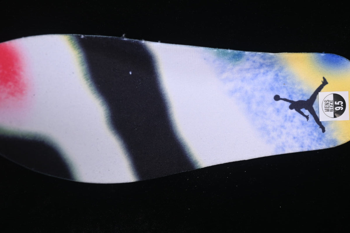 Printed insole with multicolor pattern and a visible Men’s size 9.5 marking.