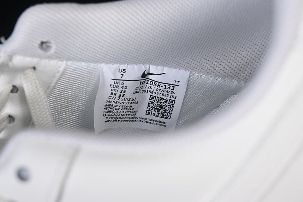 Inside size label showing US 7, UK 6, EUR 40, CM 25, and model HF1058-133