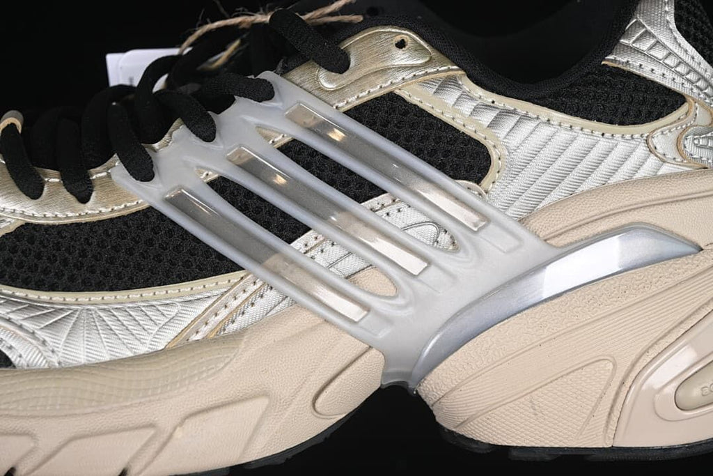 Close-up of the side panels, translucent support cage and midsole