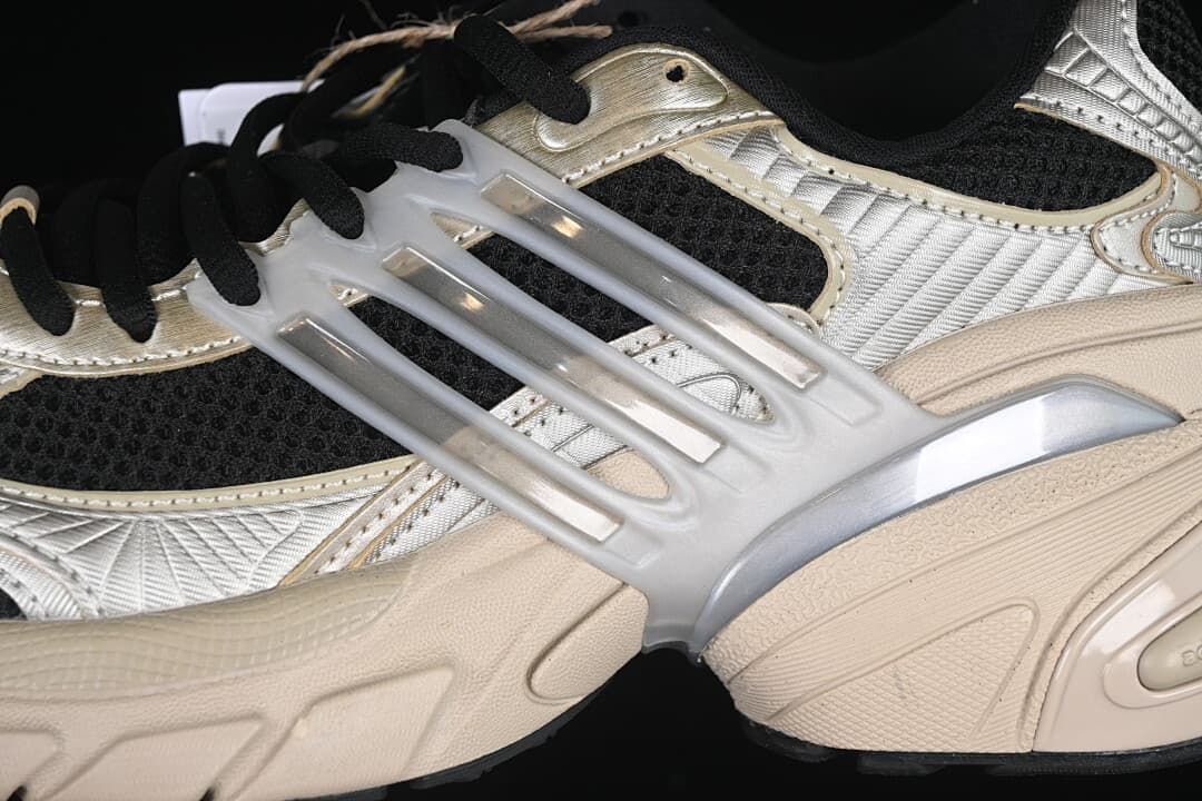 Close-up of the side panels, translucent support cage and midsole