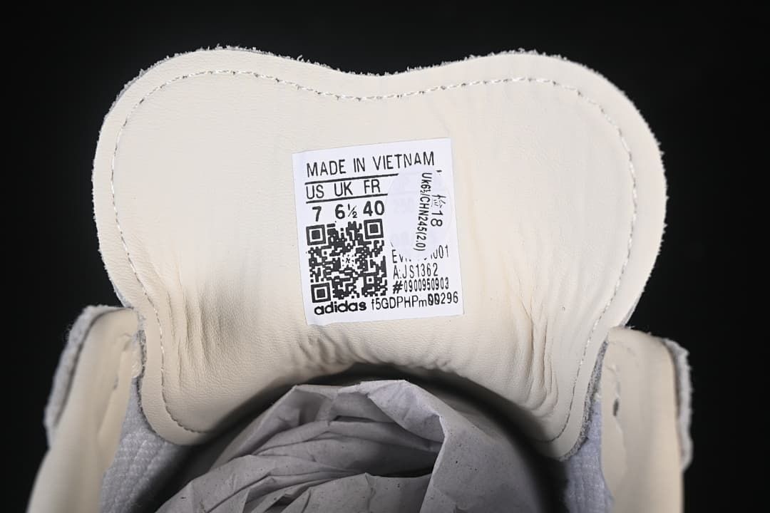 Tongue label displaying a sample shoe size