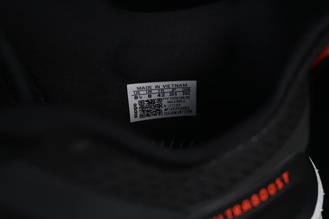 Interior size label showing US 8.5, UK 8, EU 42, JP 26.5, and CHN 260.