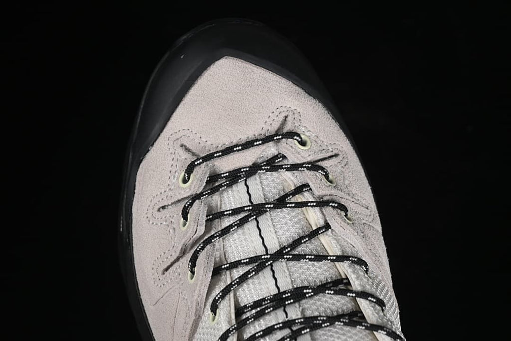 Top view of the toe and black laces