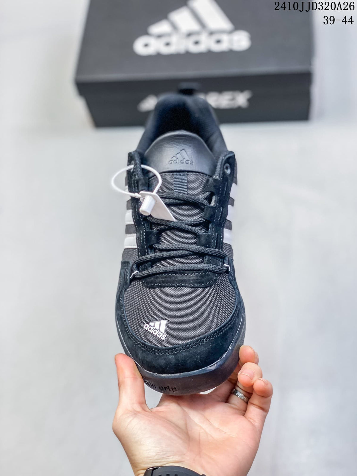 Front view of a charcoal adidas Daroga Plus shoe with lace-up fastening; image overlay reads 39–44.