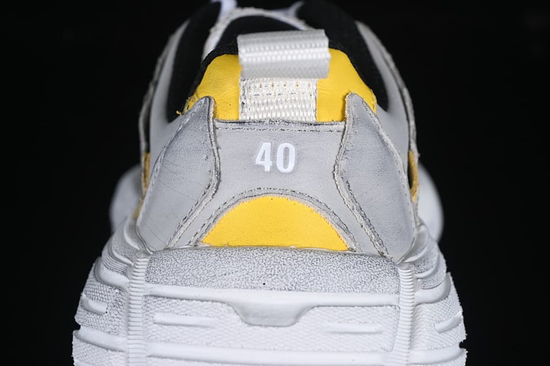 Rear view of the sneaker with size 40 marking and yellow accents